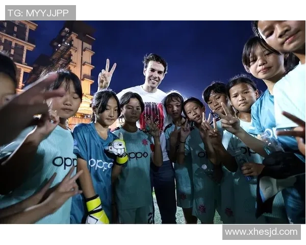 当红美女为爱逐梦绿茵场勇敢追求足球球星的浪漫故事